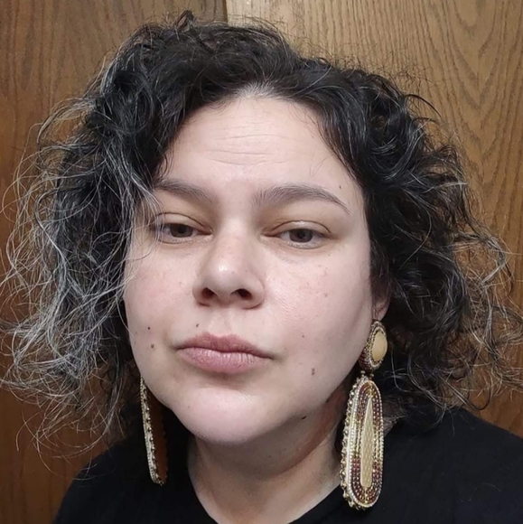 Meet your Posher, Amanda - Picture 3 of 5